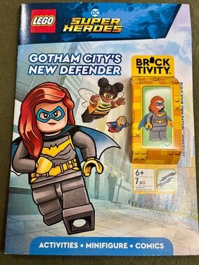 LEGO DC Super Heroes Gotham City's New Defender Softcover Book & Batgirl Minifig